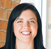 Sophie Hartwell, jefa de atención al cliente del equipo de servicio, retrato.